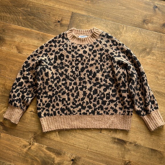 Women’s Cheetah Print Sweater - Picture 1 of 3